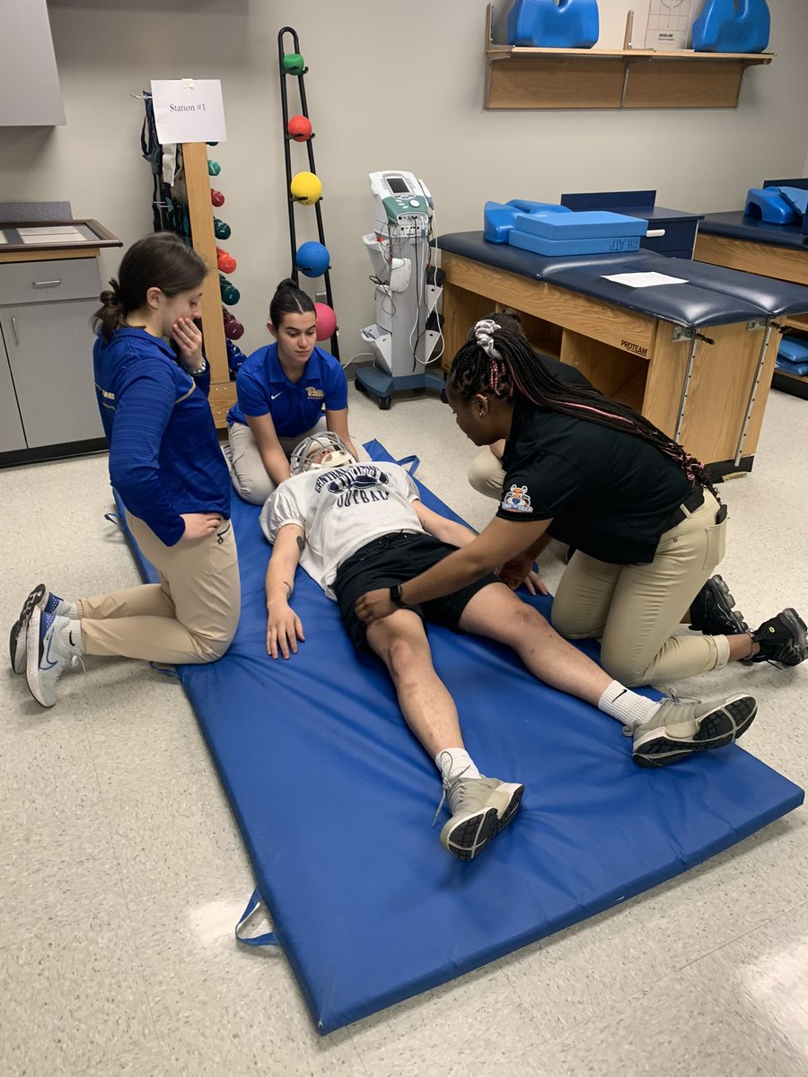 Pitt_ATP's tweet photo. It was a greAT day to practice Upper Quarter Screening, C-Spine, and concussion injuries in Upper Extremity Evaluation! Special shout out to MS in Sports Medicine students Devon Moore, Juliana Waclawski, & Sam Ritenour who played our simulated patients! #H2P #PittATP #AT4All https://t.co/MFP9q6TOXf