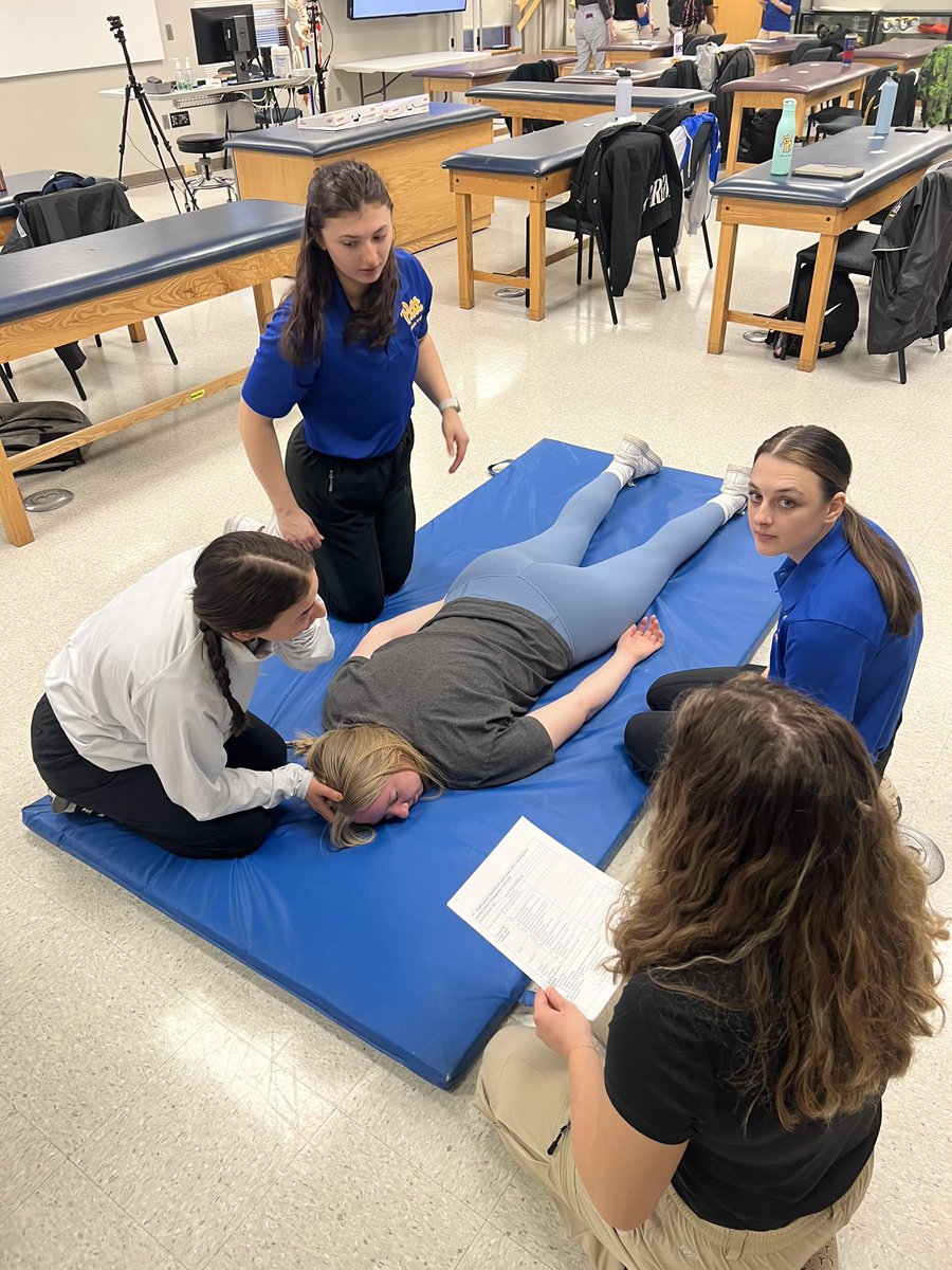 Pitt_ATP's tweet photo. It was a greAT day to practice Upper Quarter Screening, C-Spine, and concussion injuries in Upper Extremity Evaluation! Special shout out to MS in Sports Medicine students Devon Moore, Juliana Waclawski, & Sam Ritenour who played our simulated patients! #H2P #PittATP #AT4All https://t.co/MFP9q6TOXf