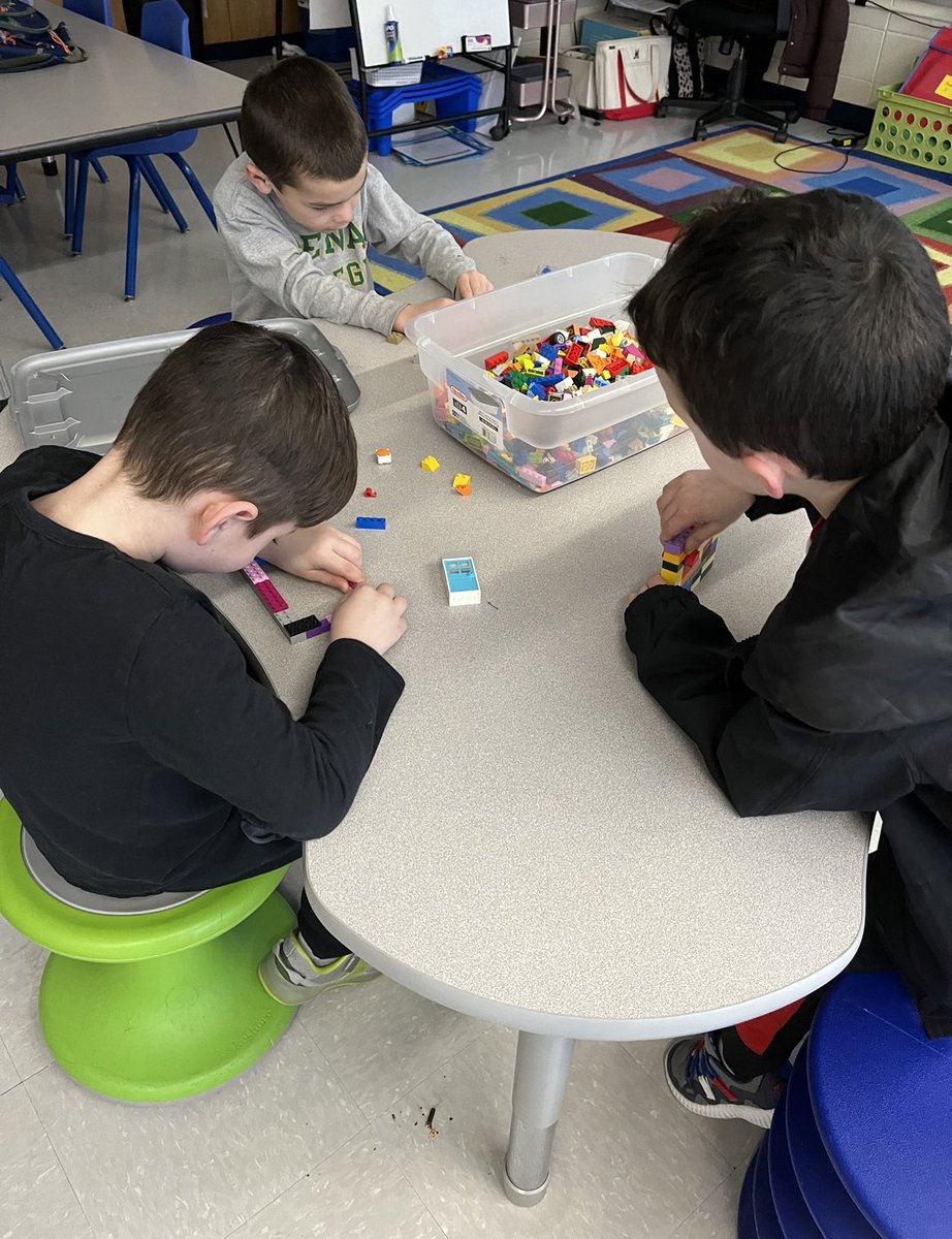 _anmontano's tweet photo. February recap so far: 100th day fun, class swap with Mrs. Ralston’s students, Valentine exchanges &amp; hanging positive affirmations around Nixon 💕 #AtTheRox https://t.co/gwQ3nDOSnc