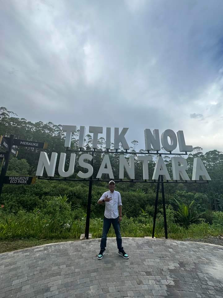 Alhamdulilah sudah bisa sampai Titik Nol Nusantara - IKN ...

Pakde <a href="/jokowi/">Joko Widodo</a> 
Im Proud Of You ...