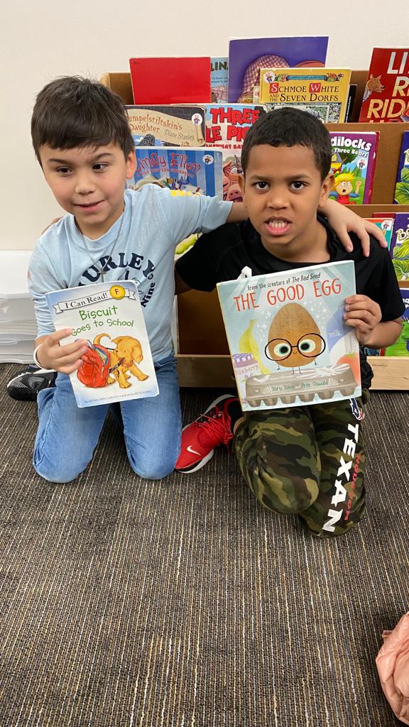 WoodardCFISD's tweet photo. The #ALLINWolfpack is reading here, there and EVERYWHERE to show their @CyFairISD #CFISDSPIRIT for the #ReadToTheFinalFour @MFinalFour #MFinalFour Reading Challenge. #READBYEXAMPLE @suebrenz @jesmcallister @MrsNgo04 @KGrahmann @Woodard_Counsel @ReubertaBitz @KHOU https://t.co/T6EN39AP7R