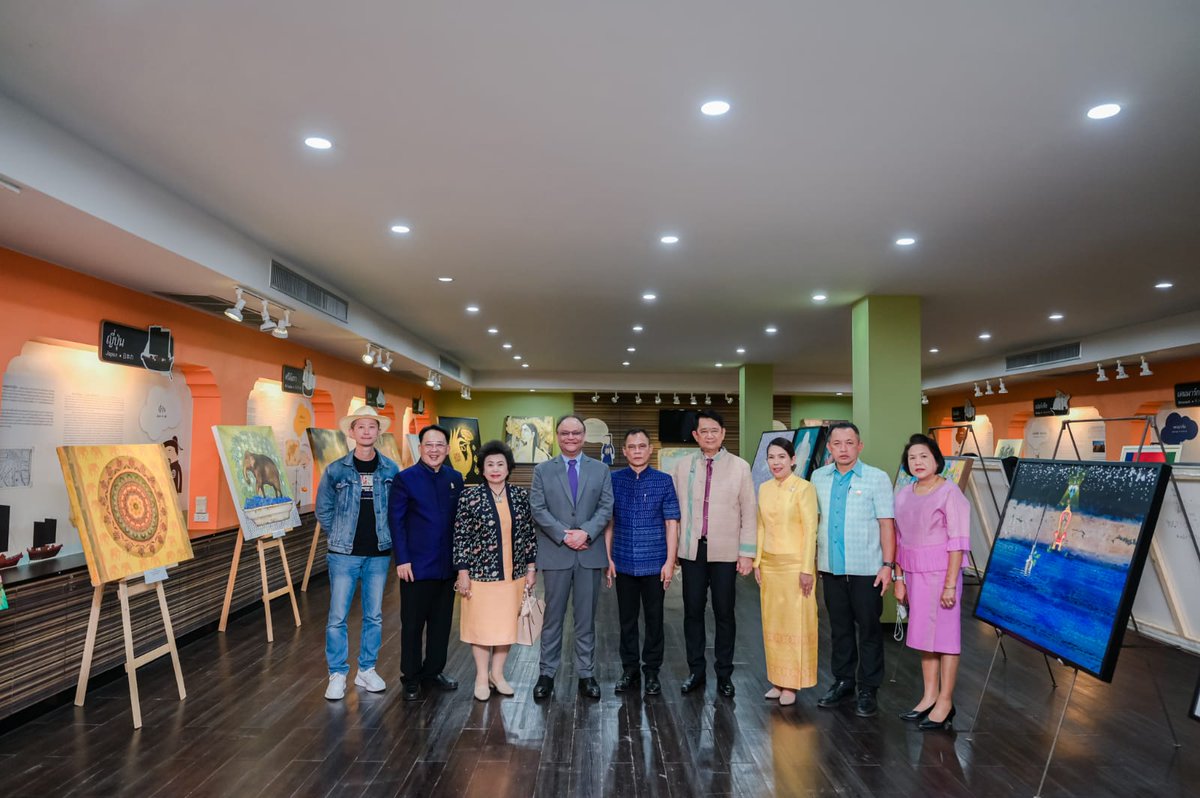 Embassy hosted a Reception in connection with Indo-Thai friendship &India-ASEAN Painting Exhibition at Rajabhat Uni. Dy Gov-Ayutthaya,Thai senators, Reps from Thai Govt, universities, media & top 10 schools attended event. Amb Nagesh gifted books on Jataka stories to students.