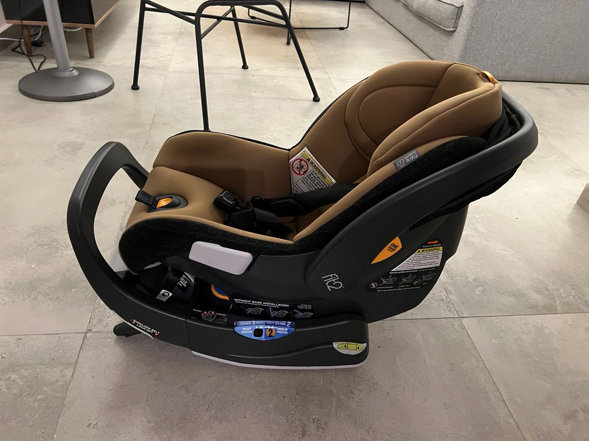kriziasofia's tweet image. Se vende silla de bebe para carro marca Chicco. Solo 5 meses de uso