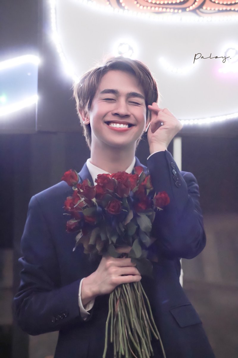 sunookon's tweet photo. Rehearsal #FlukeGraduationDay 🎓🌹 1st class honours, so proud of u love 💙
②⓪②⓪⓪②①⑥
#เจ้าแก้มก้อน #fluke_natouch https://t.co/U27Uuxe2wZ