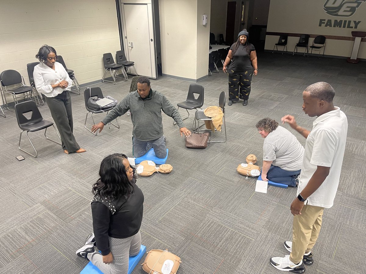 NXTGenGEARUP's tweet photo. CPR/AED training was fun and informative today! #certified @desotoisdeagles @SSS_DeSotoISD @Desotosportsmed @DeSotoISDCTE @SSS_DeSotoISD https://t.co/UDgu1TC817