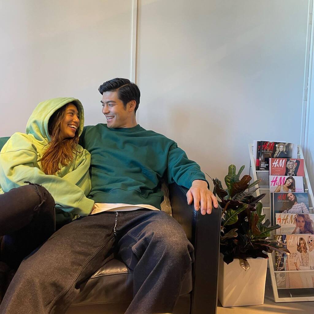 monastyle141's tweet image. @hm のshowroomにて🥑
アボカドな二人♡w
@hm_man
あおいのフーディーは、基本私のものです🥂
#couplelook #greencode #greenswet #hm #hm_man #aoimona #couplegoals instagr.am/p/CovjrWvSC_I/