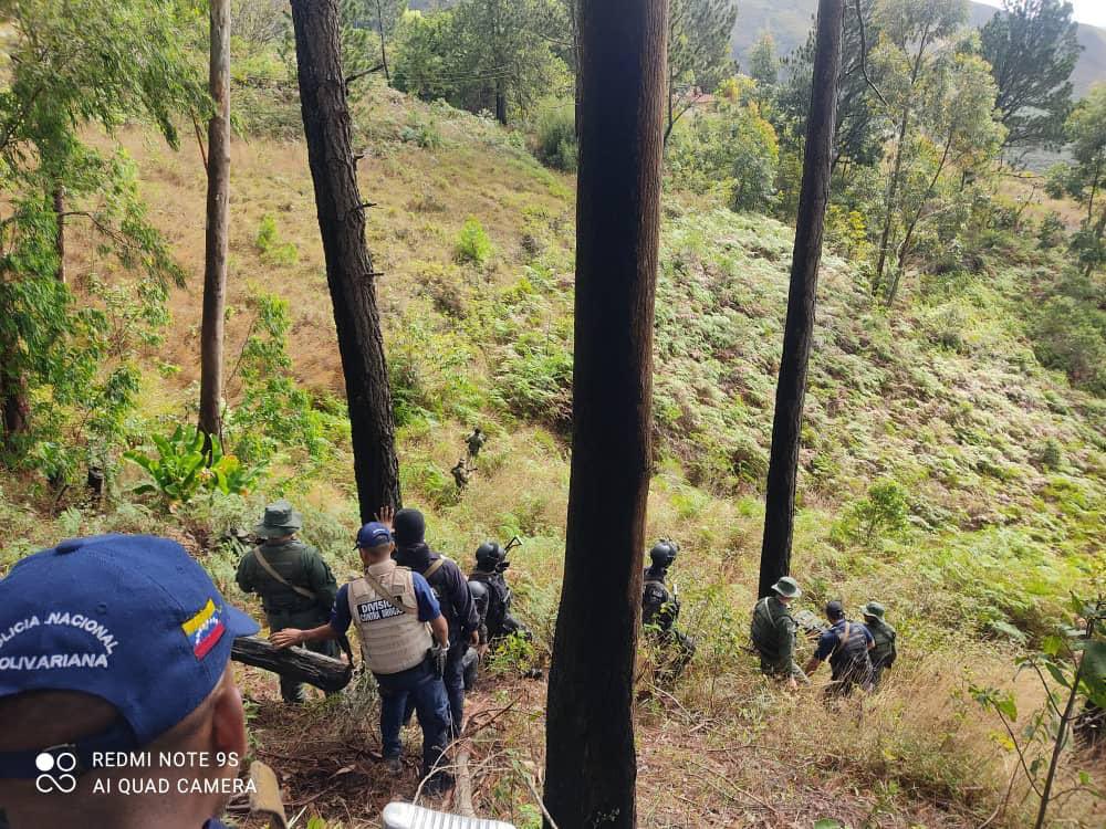 Ningún grupo delincuencial interrumpirá la Paz social de Venezuela ! #FANB y OSC desplegados en resguardo de la soberanía popular.