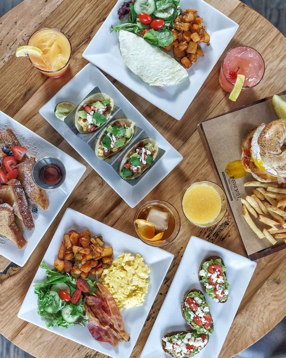 IrishGirlBoss's tweet photo. We're looking for a GM for one of our restaurants in Manhattan. 
Immediate hiring, medical, dental, &amp; vision benefits included. Pay ranges from $60,000-$100,000 annually based on your experience &amp; up to $1-$5,000 in monthly bonuses. 
send your resume to lynn@eastcoastsaloons.com https://t.co/J28nAbTLbT