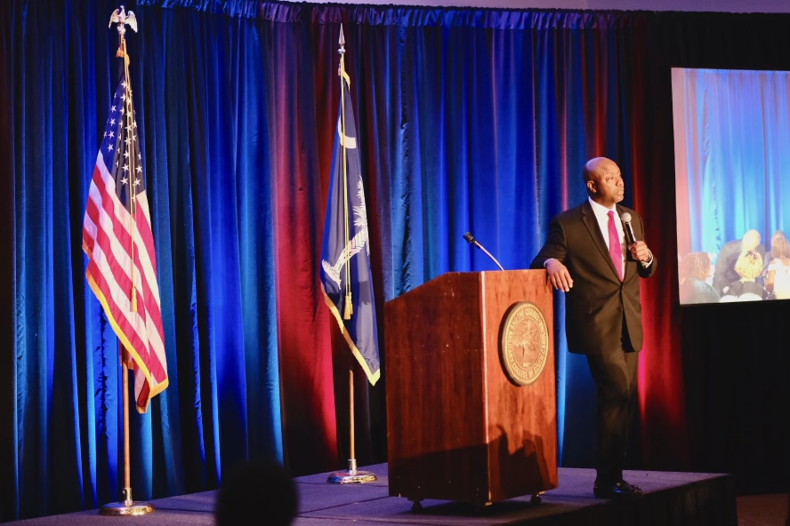 votetimscott's tweet photo. With the right opportunities, there’s no end to what we can achieve in America. But we don’t have to wait for opportunity to knock, we can work every day to make our own opportunities. https://t.co/7YRccVIqep
