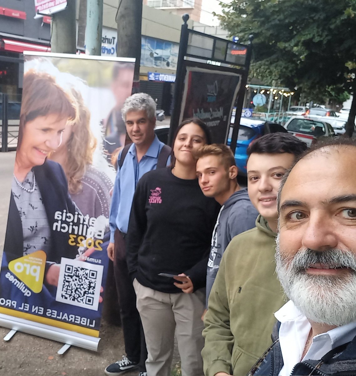 cvargaseguinoa's tweet image. Salimos a la calle para pedirle a los vecinos que nos acompañen en el desafío que viene.
Vamos a darle a #Quilmes una alternativa liberal, republicana y honesta de la mano de @PatoBullrich 
@juancurutchet @marusotolano @proargentina @proarquilmes @ProQuilmes1 @Ap_Republicana