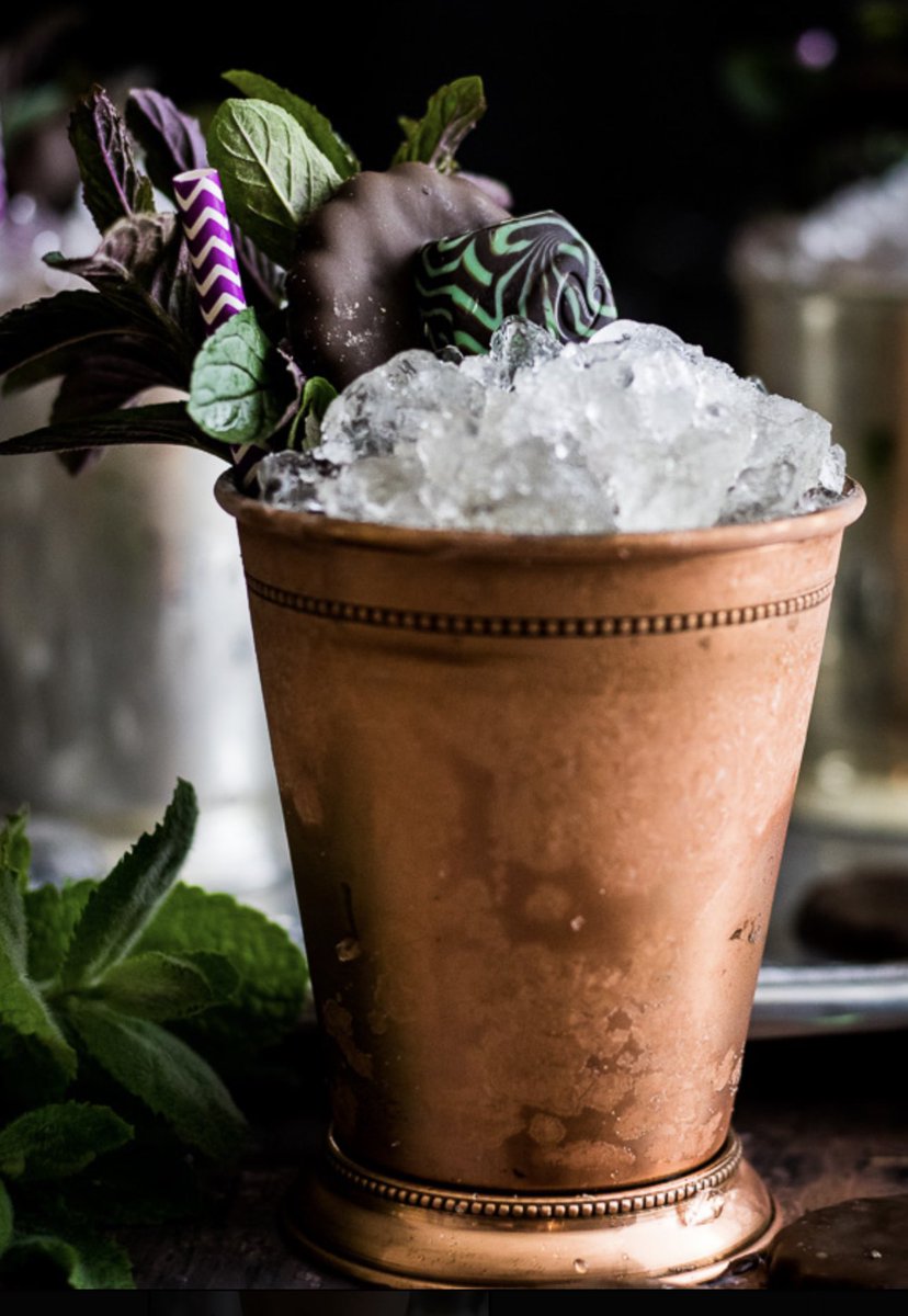 tildatoo's tweet image. Any of our cool chattes ready fur a catnip cocktail? Yum! *licking paws* #meowdigras #nipclub