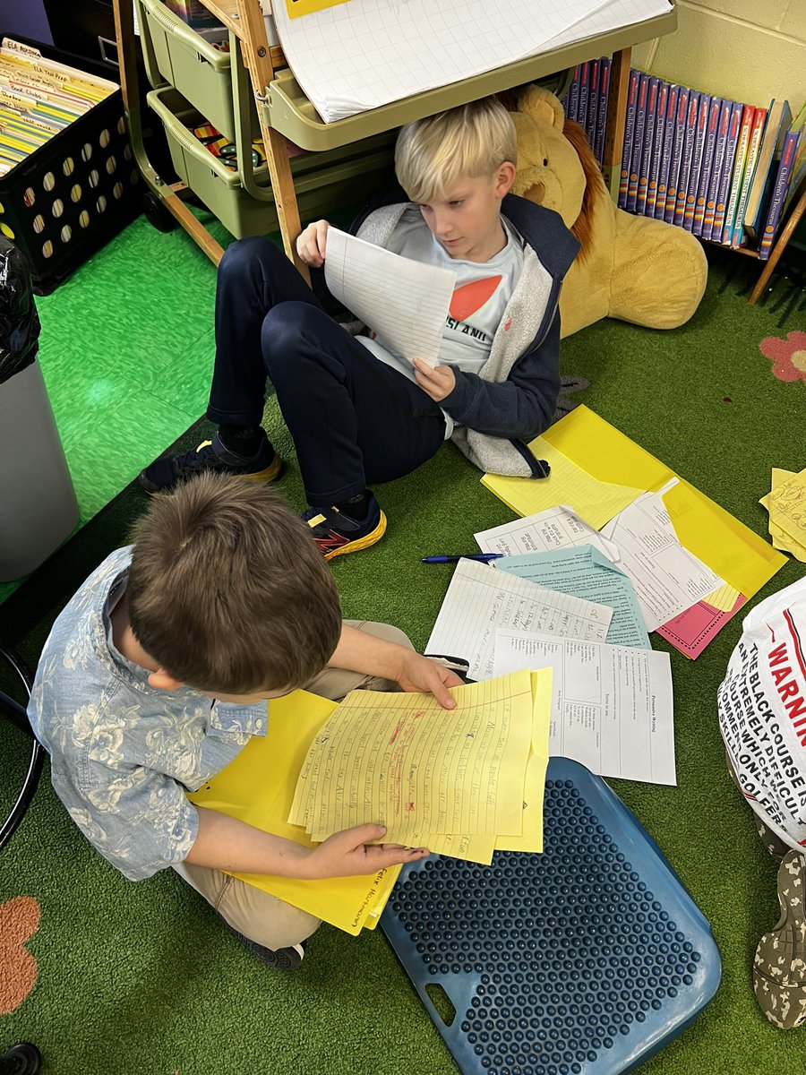 laur_campbell's tweet photo. 3rd graders at @WatsonRVC dove into peer editing to get ideas as they revise their persuasive &amp; informative Mexico travel pamphlets! #GameOnRVC @RVCSchools https://t.co/h9ATqxGY9M