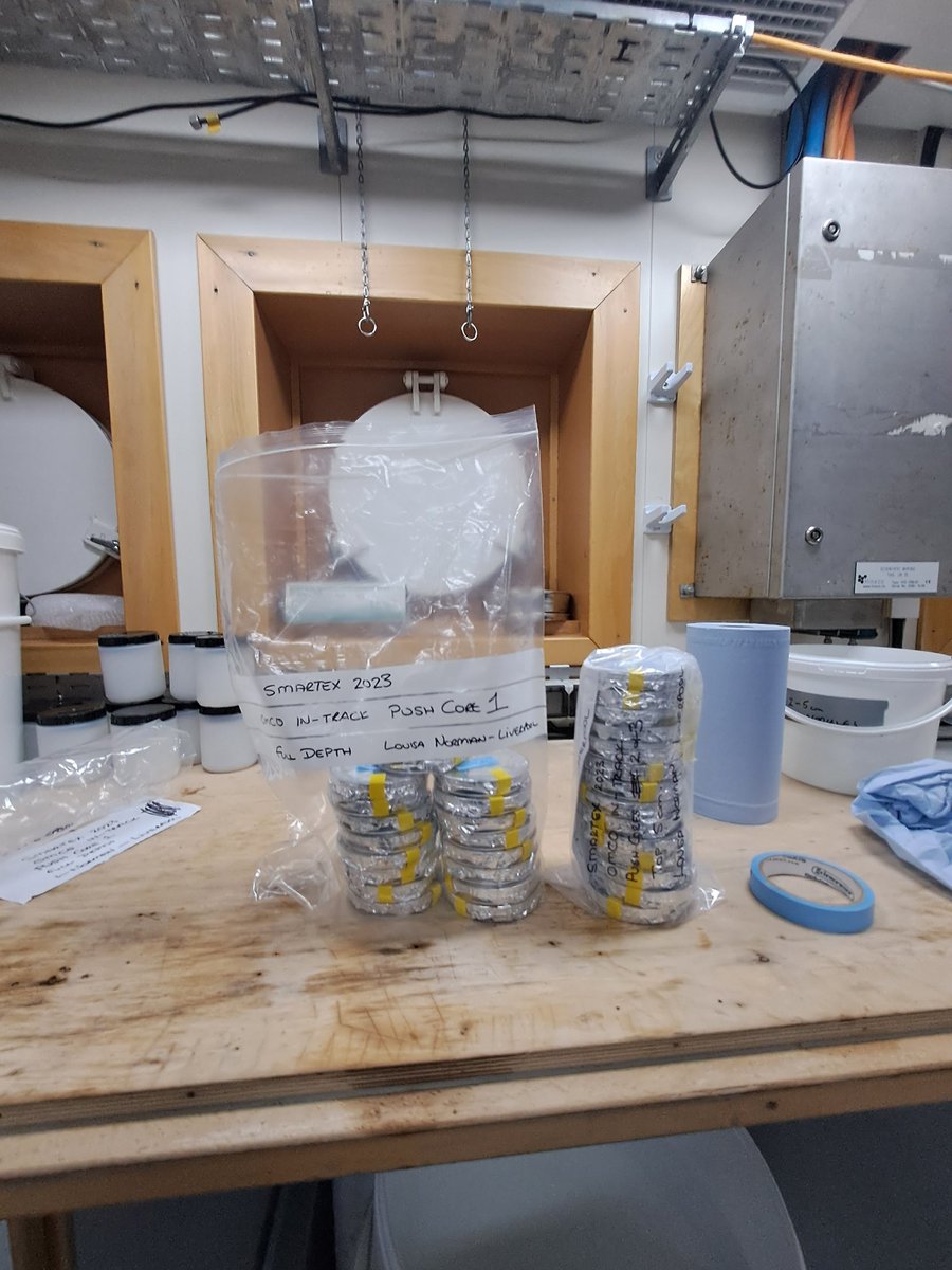 louiza_norman's tweet photo. Mud glorious mud! 1st sediment samples collected by our remarkable #ROVIsis team in 4700m of water at the Clarion Clipperton Zone for @livunioceansci These samples will be analysed for amino acids, stable isotopes, carbon & nitrogen to characterise the sediments. #SMARTEXCCZ https://t.co/3fJzX9BOzp