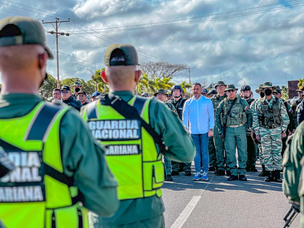anzoateguigob's tweet photo. #16FEB | El Gobernador @luismarcanos encabezó el lanzamiento del operativo "Carnavales Felices y Seguros 2023" con el despliegue de 5.515 funcionarios de seguridad, desde el Parador Turístico "El Tigre" en el municipio #SimónRodríguez https://t.co/UHKXmi0mEv