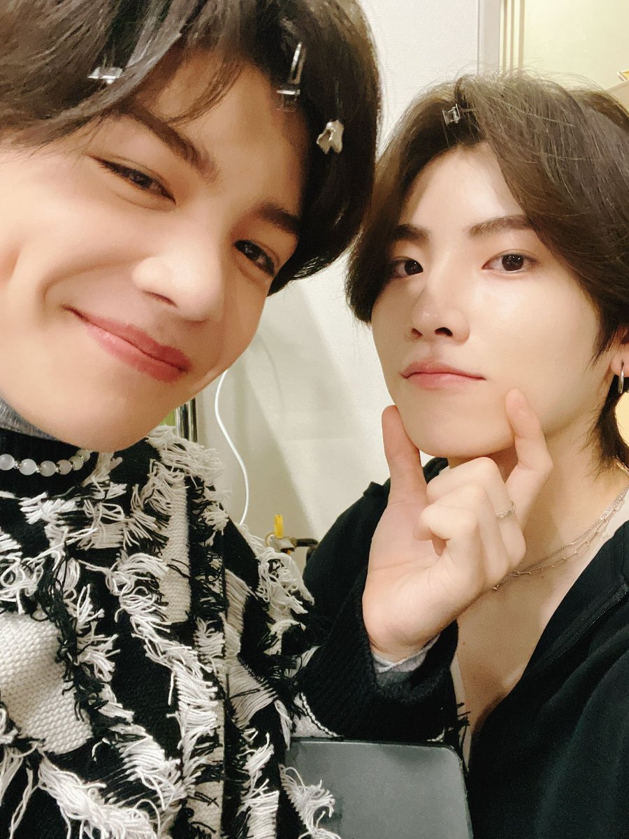 hourlyyuma's tweet photo. happy birthday to our giant baby!#HAPPY_MAKI_DAY https://t.co/5CRP02SkV8