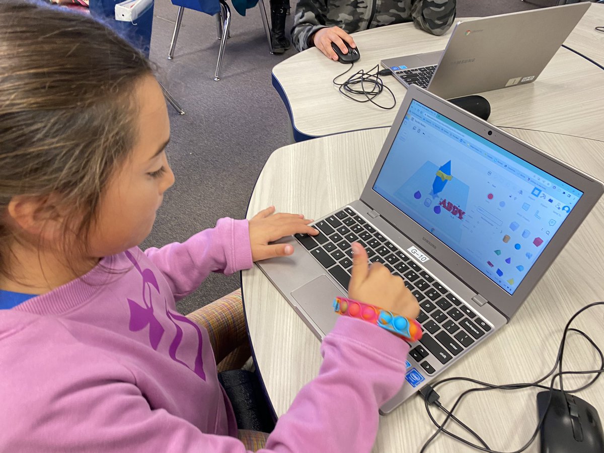 WildwoodTigers's tweet photo. Our third graders had fun with 3-D design today! https://t.co/lAvSqMYRnB