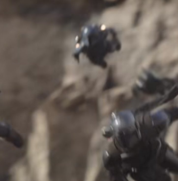 sw_holocron's tweet image. Hard to tell, but is this Boba Fett in the new look at #TheMandalorian? 🧐