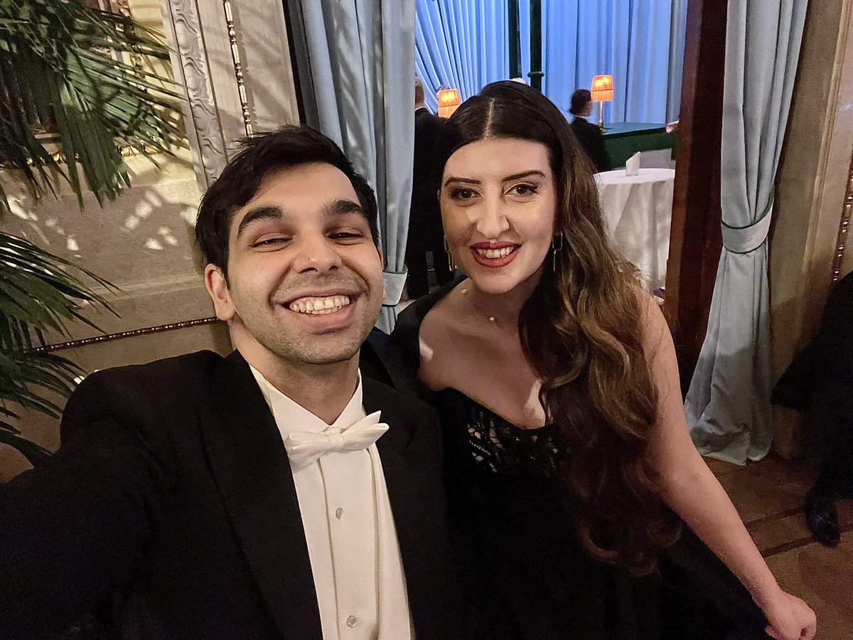 BloggerEcht's tweet photo. #packesanundmaches #opernball #nikonikodesign #nareharghamanyan #florianwischenbart #wischenbartproductions https://t.co/J93wgAwhCD