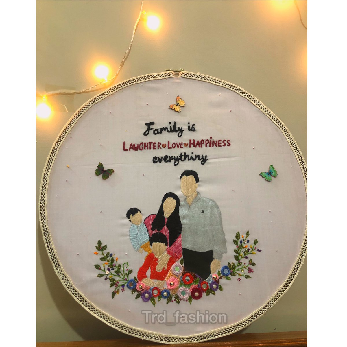 Hand embroidery Portrait hoop Art.

Beautiful hanging gift For, Nameplate, Beloved people, Family, Wedding gifts, Birthday gifts Wall Hanging Hoops 
Each hoops will be customized the way you want.

Instagram page  instagram.com/trd_fashion?ig…

#embroideryhoop #artgallery #artoftheday