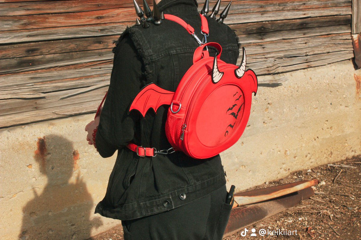 dR34mB0yz's tweet photo. #convertiblecryptiditabags is getting an expansion! #catsanddevilbats will be launching on March 3rd! This is my first collaboration with @VioletCascade ๐ this #devilbat #tiefling #hellfireclub inspired bag will be unlocked at goal 2 in our campaign ๐ https://t.co/UtRYjRi97n https://t.co/tjU6AmWOyx