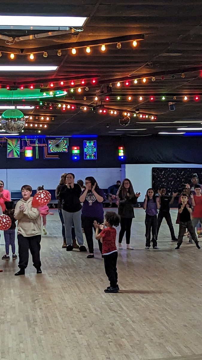 Another successful <a href="/Creekvw_Tweets/">Creekview Elementary</a> PTO Skate night so much fun!!! Including a pic of our king and queen plus students, parents and even myself ending the night doing the cha-cha slide.

#middierising #makeyourmove #BetterTogether