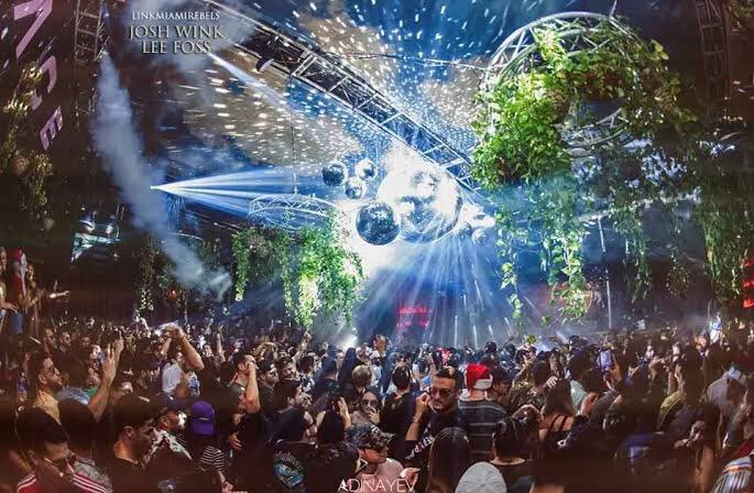 I think the city of Miami 
is really fashionable ✨
#Miami
dancingastronaut.com/2021/01/miamis…