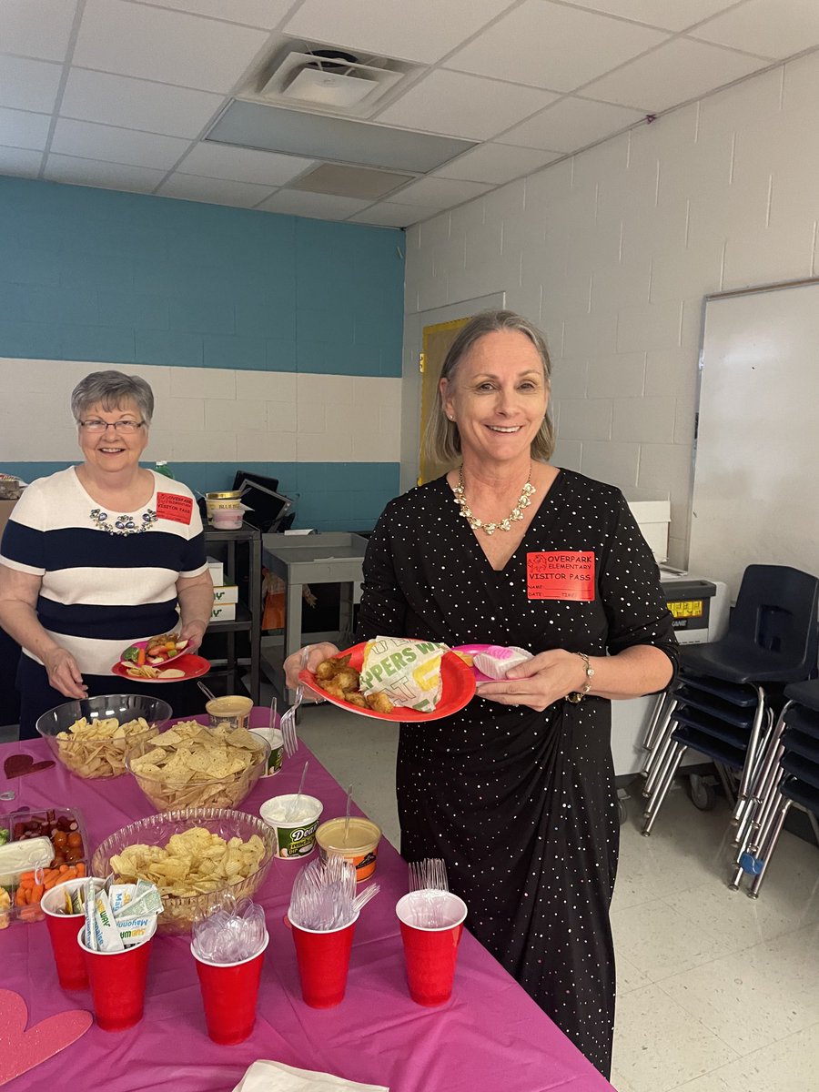 DCS_Overpark's tweet image. Pre-K held a Royal Luncheon today. Everyone looked so amazing! The Princes, princesses, kings, and queens had a great time and ate well! #TeamDCS #DressUpDaysAreTheBest