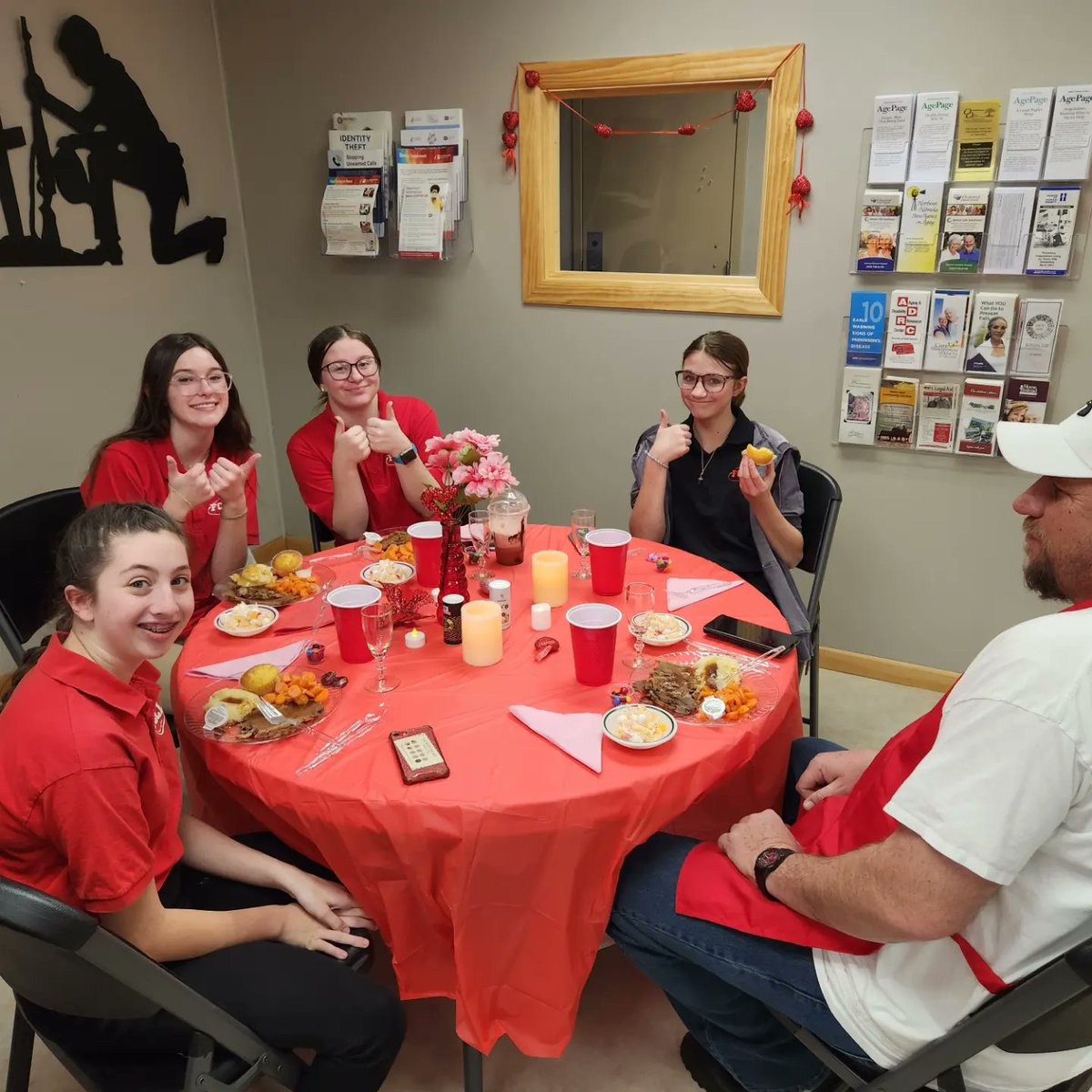 CroftonFCCLA's tweet photo. We are ending our week with 2 days of service work. Yesterday we decorated the senior center for their annual Sweetheart Dinner and tonight we had the honor and privilege of serving dinner to many of our community members! #fcclaweek #fccla #nefccla https://t.co/JsmVUl54aq
