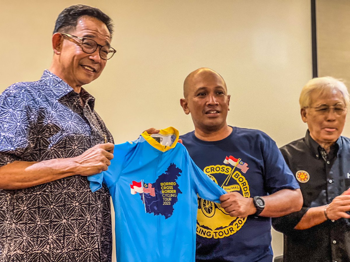 Dato Sri Abdul Karim Rahman Hamzah (@ybkarimhamzah) on Twitter photo We welcome the 67 #cyclist from #Indonesia taking part in #Borneo Cross Border #Cycling Tour. They’ve travelled 400km to reach #Kuching & will be visiting our Borneo Cultures #Museum during their visit here #Sarawak <a href="/JapenSarawak/">Jabatan Penerangan Malaysia Sarawak</a> <a href="/bernamasports/">bernamasports</a> <a href="/BeritaRTMSwk/">Berita RTM Sarawak</a> <a href="/sukansarawak/">SUKAN SARAWAK</a> We welcome the 67 #cyclist from #Indonesia taking part in #Borneo Cross Border #Cycling Tour. They’ve travelled 400km to reach #Kuching & will be visiting our Borneo Cultures #Museum during their visit here #Sarawak <a href="/JapenSarawak/">Jabatan Penerangan Malaysia Sarawak</a> <a href="/bernamasports/">bernamasports</a> <a href="/BeritaRTMSwk/">Berita RTM Sarawak</a> <a href="/sukansarawak/">SUKAN SARAWAK</a>