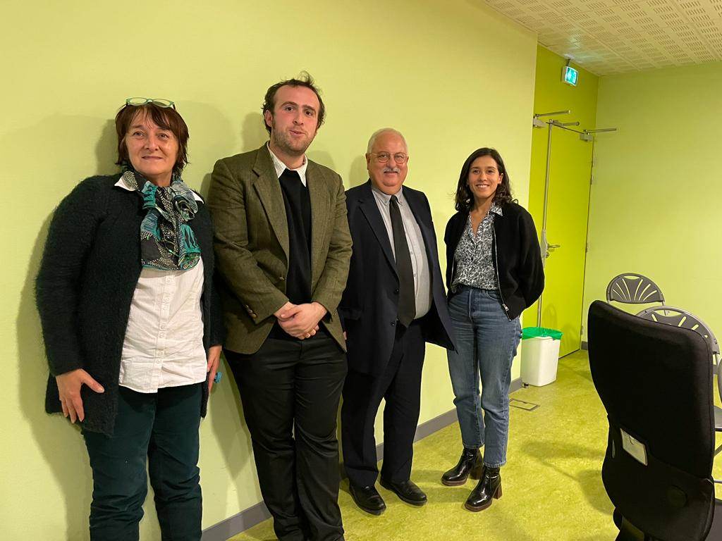 TheviotW's tweet photo. Lors de mon rdv à #Bordeaux au #CG33, le Vice-Président chargé du #Handicap et la Pte de la Commission Handicap m'avaient dit qu'ils pourraient ouvrir les @scenesdete aux #artistes #handicapés. A ce jour, pas de confirmation et la clôture des inscriptions est proche☹️. https://t.co/FAR7iiUyBH