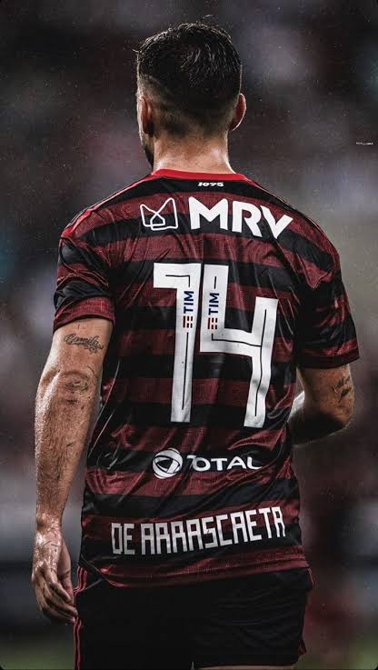 OficialSala12's tweet photo. Arrascaeta pelo Flamengo vs Raphael Veiga pelo Palmeiras:

🏟 Jogos: 201 x 213
⚽️ Gols: 52 x 67
🅰️ Assistências: 68 x 21
🎯 Participações: 120 x 88
🏆 Títulos: 11 x 8 https://t.co/Xgj6bI8gmF