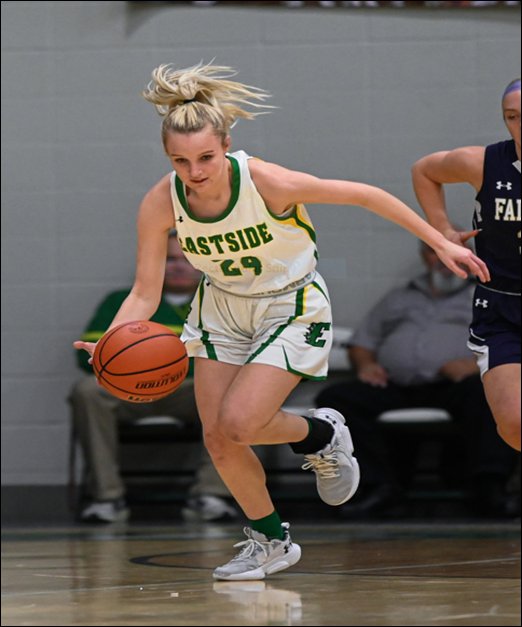 LortieMike's tweet image. Congratulations to Grace Kreischer and Paige Traxler voted NECC All-Conference and Sydnee Kessler for being NECC Honerable Mention. Well deserved to all of them.  I am very proud of these young ladies, Go Green⚡️⚡️⚡️