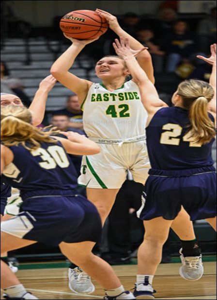 LortieMike's tweet image. Congratulations to Grace Kreischer and Paige Traxler voted NECC All-Conference and Sydnee Kessler for being NECC Honerable Mention. Well deserved to all of them.  I am very proud of these young ladies, Go Green⚡️⚡️⚡️