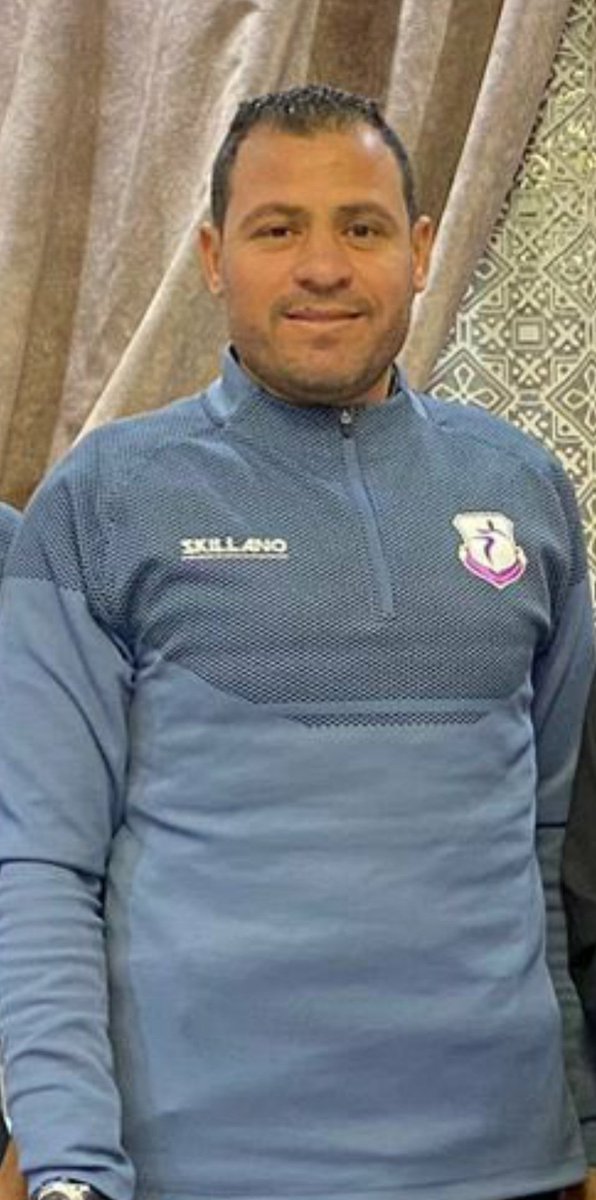 ابراهيم مرعي مدرب مصري انتظروا اسمه في السنوات القادمه مدرب شاب في الاربعين من عمره تقريبا ما شاء الله تبارك الرحمن لديه من الفكر والعمل التطويري ما يعجز عنه كثير من المدربين في قادم الايام  ساتحدث عنه باسهاب
#الفئات_السنيه