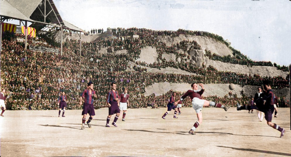 nostalgiafutbo4's tweet photo. Estadio de la Foixarda, 1921. FC Barcelona-  Sparta Praga. https://t.co/iQojUdGZfK