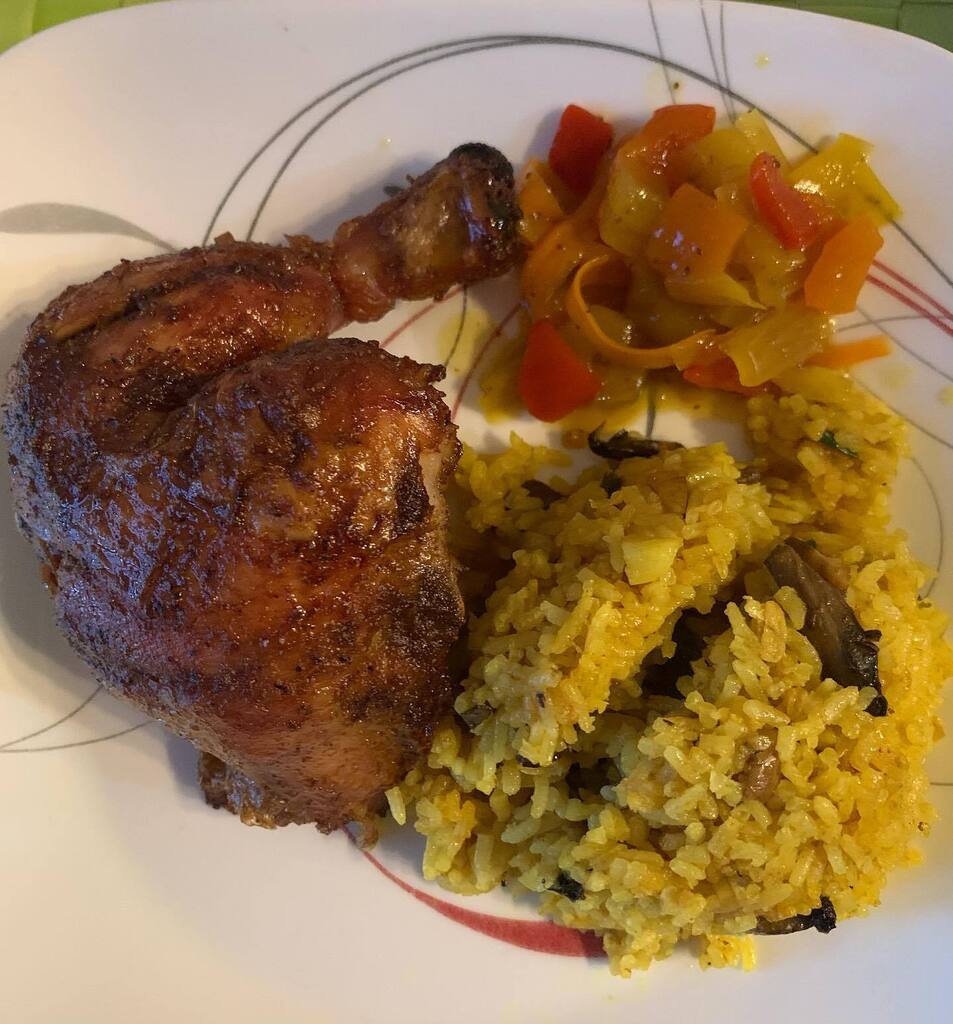 maryannsaunders's tweet photo. It's chicken nasal with java rice night 😋Bon appetit🧑‍🍳 https://t.co/KOuoNU1vKi https://t.co/Vq3WnIPNVE