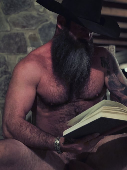 Read nude.  That is all. https://t.co/Be4MLscm0U