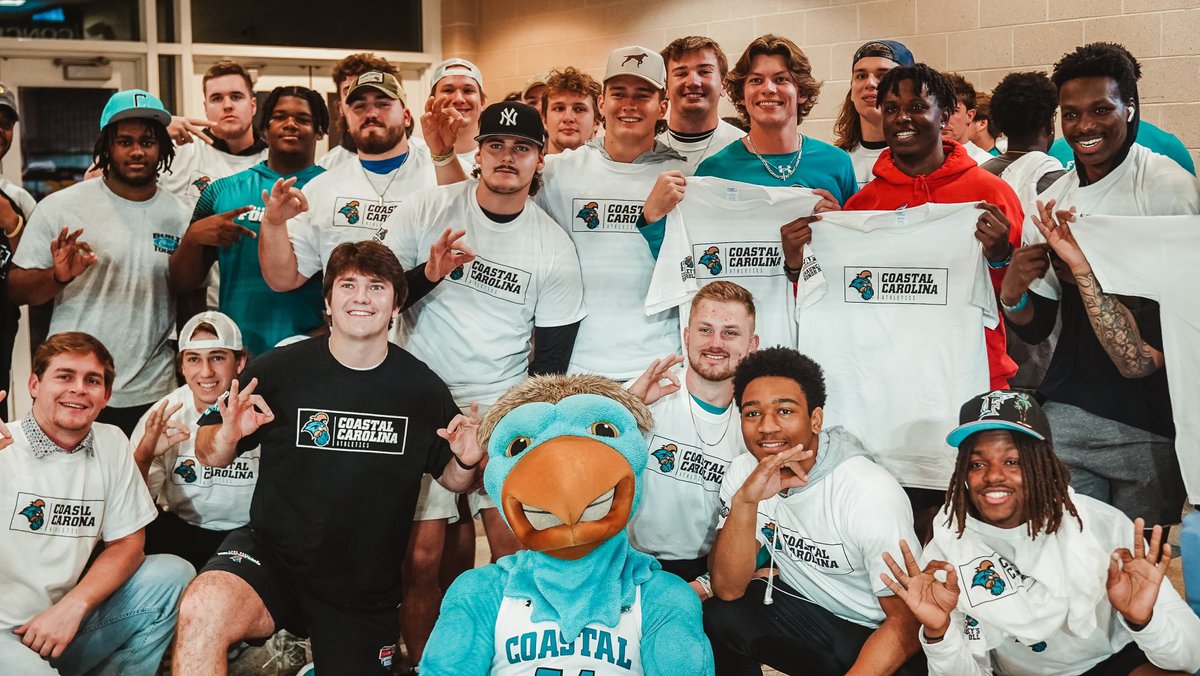 CoastalFootball's tweet photo. Congratulations to our 51 student athletes who earned a 3.0 or higher during the fall semester! We had a blast at tonight’s @CoastalMBB game 📚🤓💯 https://t.co/J9T5MFsL1v