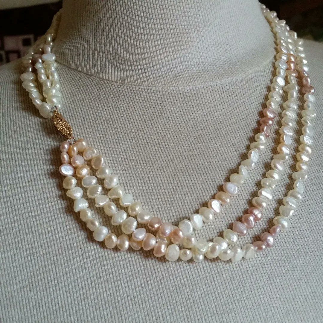 PumpjackP's tweet image. Vintage Baroque Pearl Necklace With 14K Gold Clasp Pink Peach and Cream hues - Etsy France buff.ly/412wxsU #PumpjackPiddlewick #vintagestyle #etsyvintage #uniquegifts  #originalgift #anniversarygift #anniversarywife #birthdaygift #special #specialgift #pearls #pastel