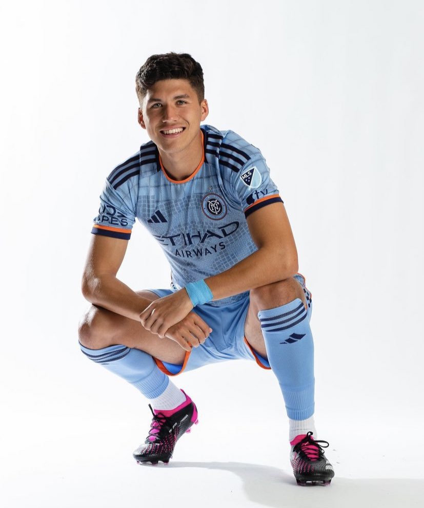 EcuadorHeroes's tweet photo. 🇪🇨 Nico Benalcazar @NYCFC ⭐️ https://t.co/dyFZP2h3Vt