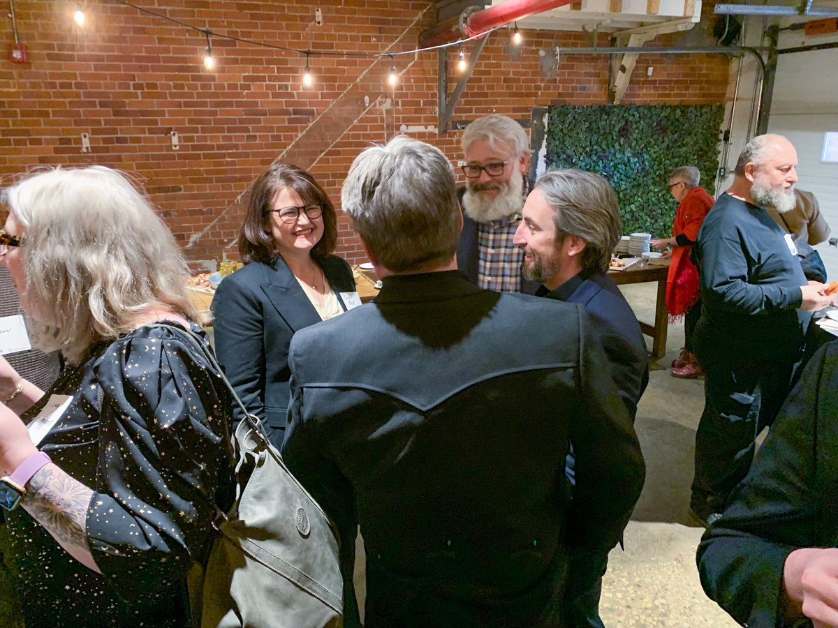 Thanks to the Unifor local leaders in Regina who came out to talk bargaining and provincial campaigns. We met with <a href="/CarlaBeckSK/">Carla Beck</a> and look forward to seeing her next month at our regional council. We're committed to replacing the govt with one that puts working people first.