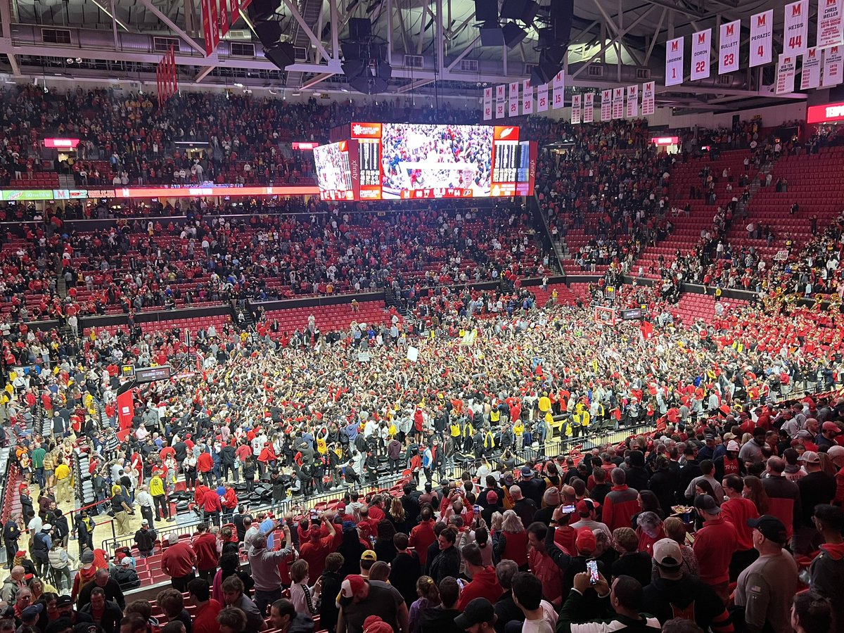 babesandballers's tweet image. Court gets stormed at Maryland as down goes @BoilerBall @TalkTerrapins @TerrapinHoops #upsets #terps #NCAAB