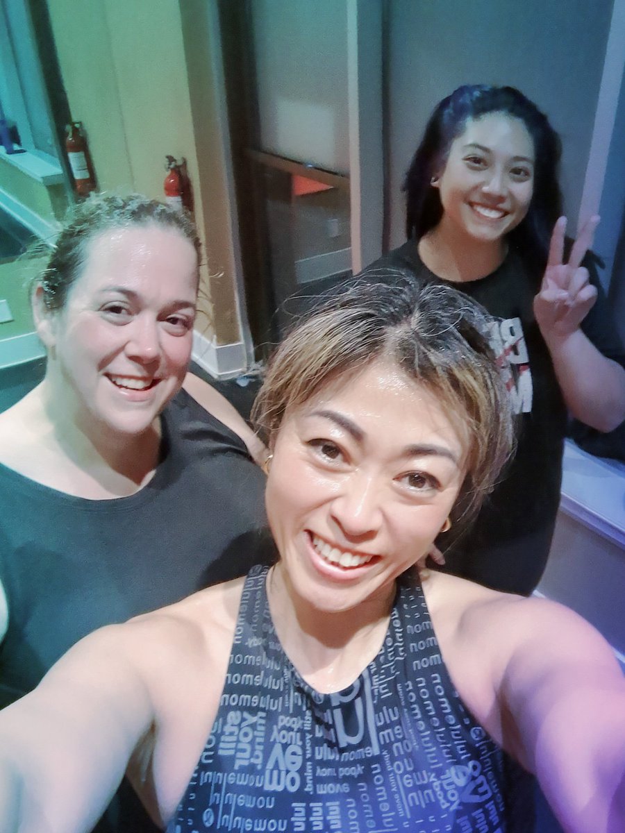My body is tired but my heart is smiling 😁 #kickboxing with these beautiful ppl made my day. Happy Friday Jr my #fitfam 😘
#runner #running #runners #boxing #fitness #FitnessMotivation #fitnessgirls #FitnessGoals #fitnessaddict #fitnessjourney