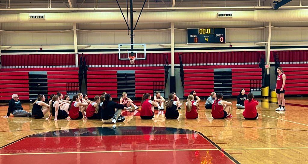 GBHS_LadyBball's tweet photo. We had the privilege of hearing our teammate give her Forensics Speech on “The Mental Health of Athletes.”  Darcy did a great job speaking on such an important topic! ❤️🏀🖤 #impressive #zeroreasonswhy https://t.co/m1bQpL9cld