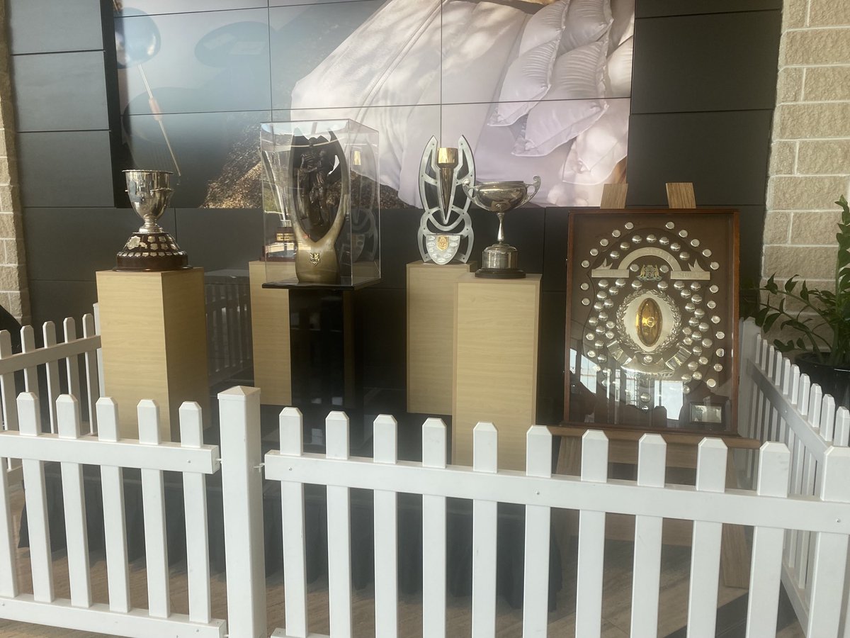 Just in panthers club house having a beer with Royce Simmons 🏉🍺🍺