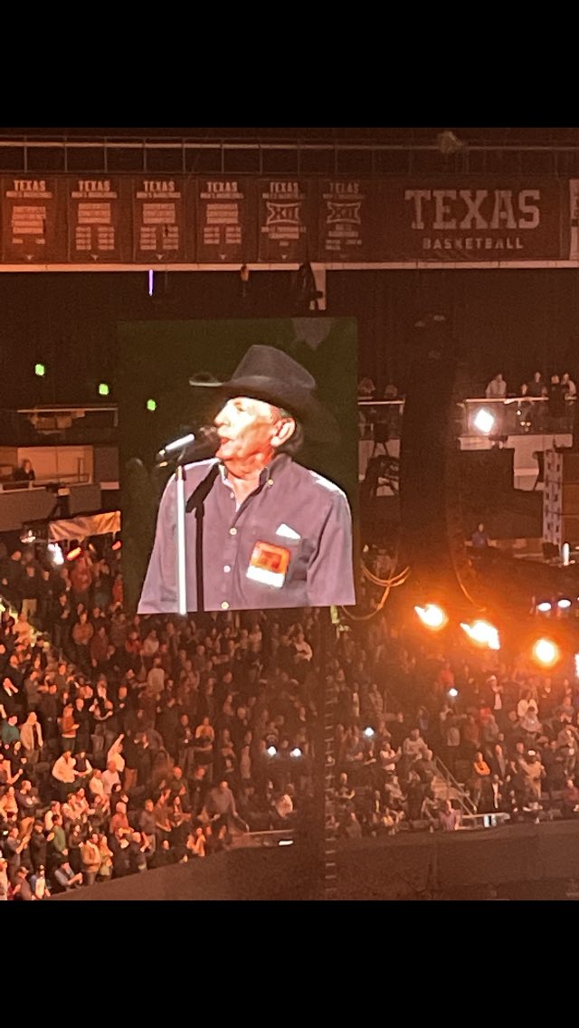 @SpringNuts_ George Strait opens show! Photo: @Bartography
