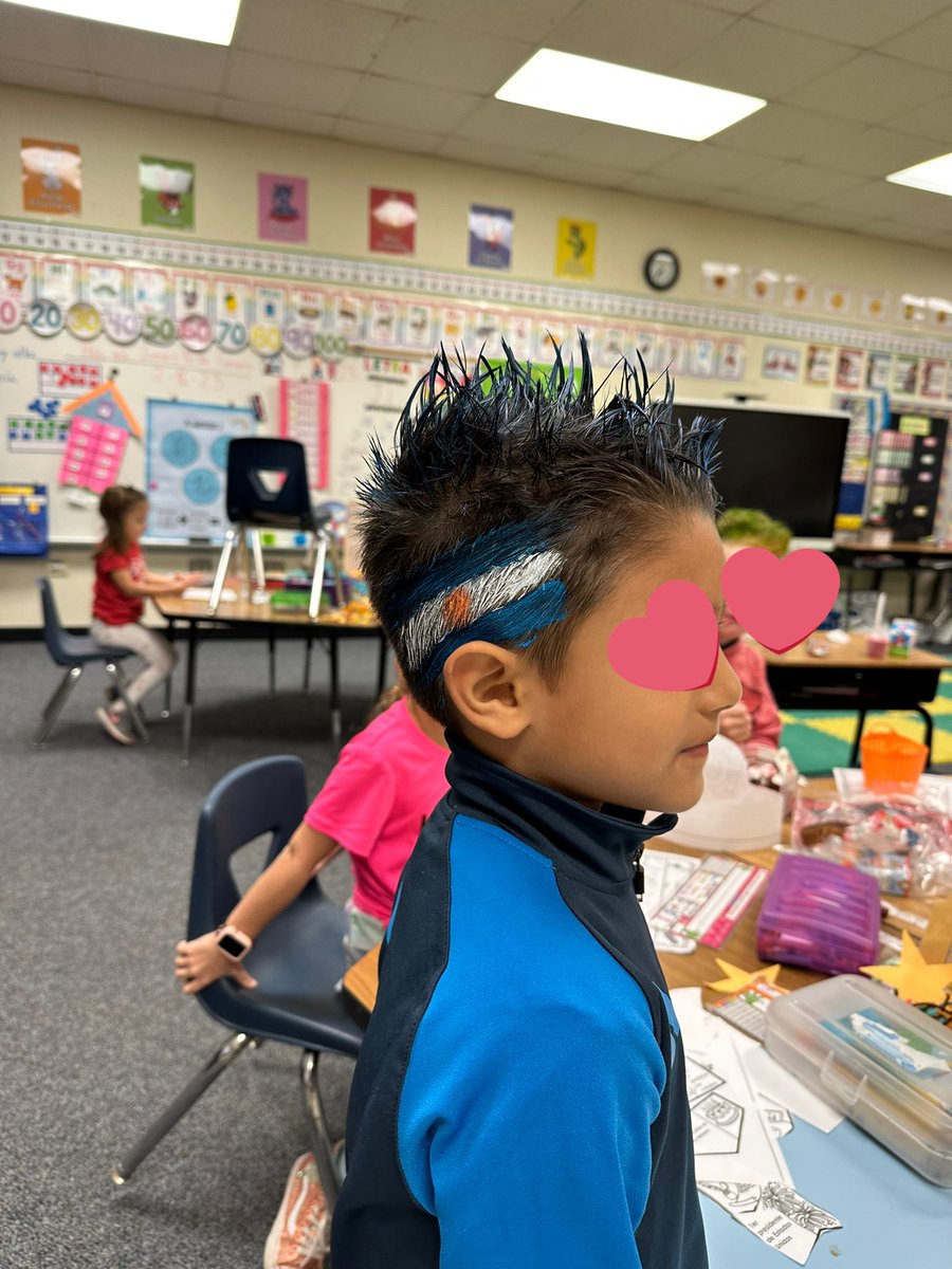 Miss_antoru's tweet photo. Having students coming like this on a crazy hair day , makes my DAY and makes me feel they are loving my culture as much as I do 🇦🇷💕 they are awesome!! @ParticipateLrng #unitingourworld https://t.co/9kHdy5Ykmh