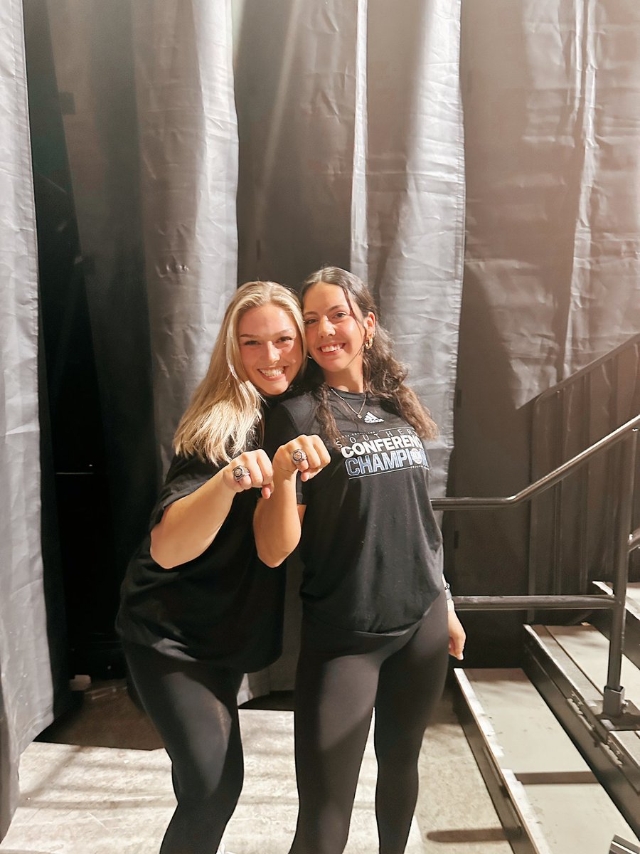 Alyssa Lavdis tweet media