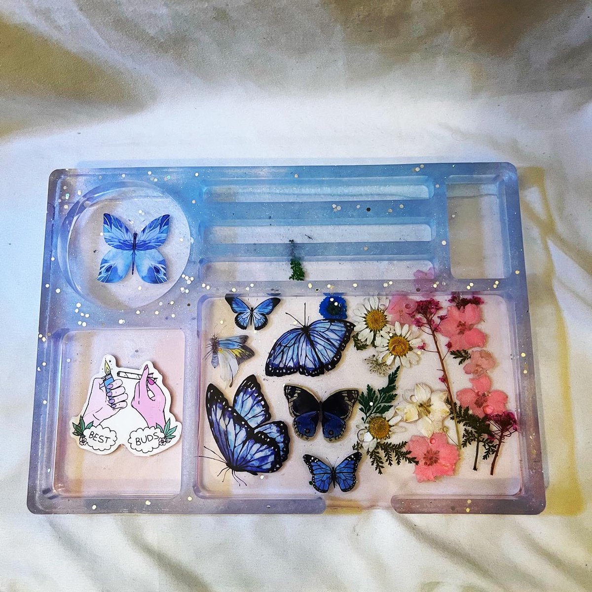DeaNichols's tweet photo. Don’t forget, tap in w/ me for your smoke sets, trays, etc‼️💨🍃✨
Taking orders for custom AND premade trays available in our shop. Follow @GroovySouIs for more beautiful creations💚💜
#SupportSmallBusinesses #resin #Resinrollingtray #Resinart #Resinpour #Smokeset #420community https://t.co/dERbRfO8pi
