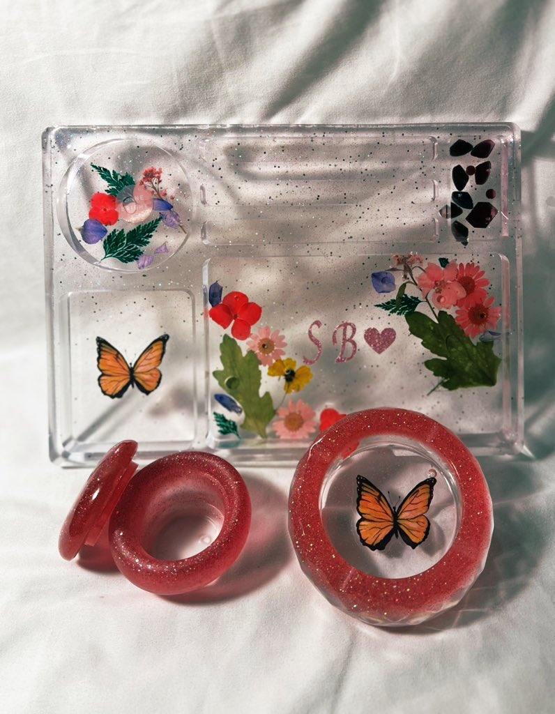 DeaNichols's tweet photo. Don’t forget, tap in w/ me for your smoke sets, trays, etc‼️💨🍃✨
Taking orders for custom AND premade trays available in our shop. Follow @GroovySouIs for more beautiful creations💚💜
#SupportSmallBusinesses #resin #Resinrollingtray #Resinart #Resinpour #Smokeset #420community https://t.co/dERbRfO8pi